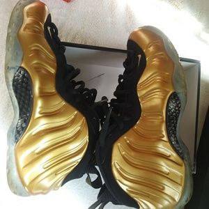 Metallic gold foamposite nike size 8.5